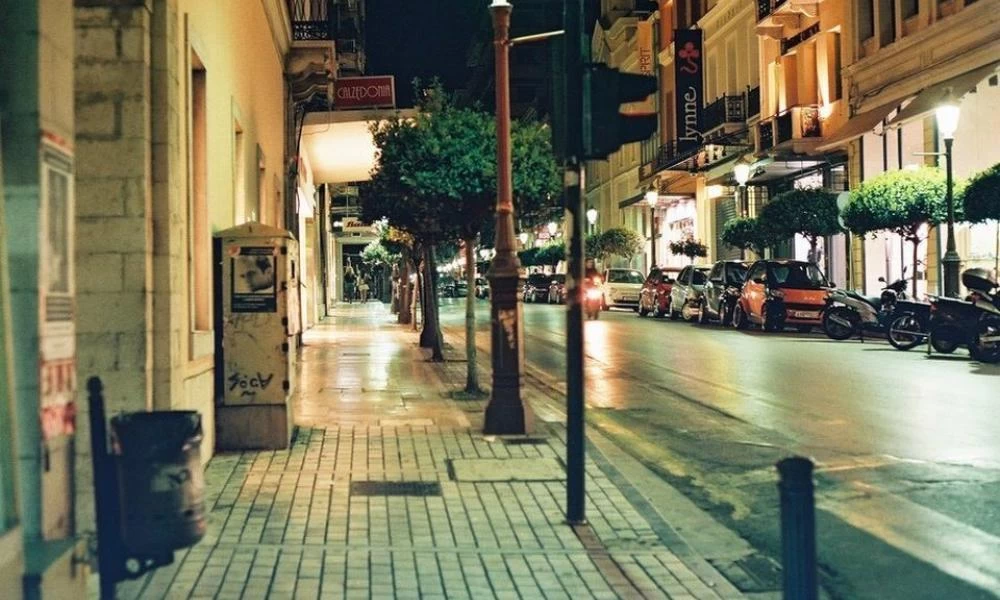 Πάτρα: "Τα μαγαζιά μας θα μείνουν ανοιχτά"